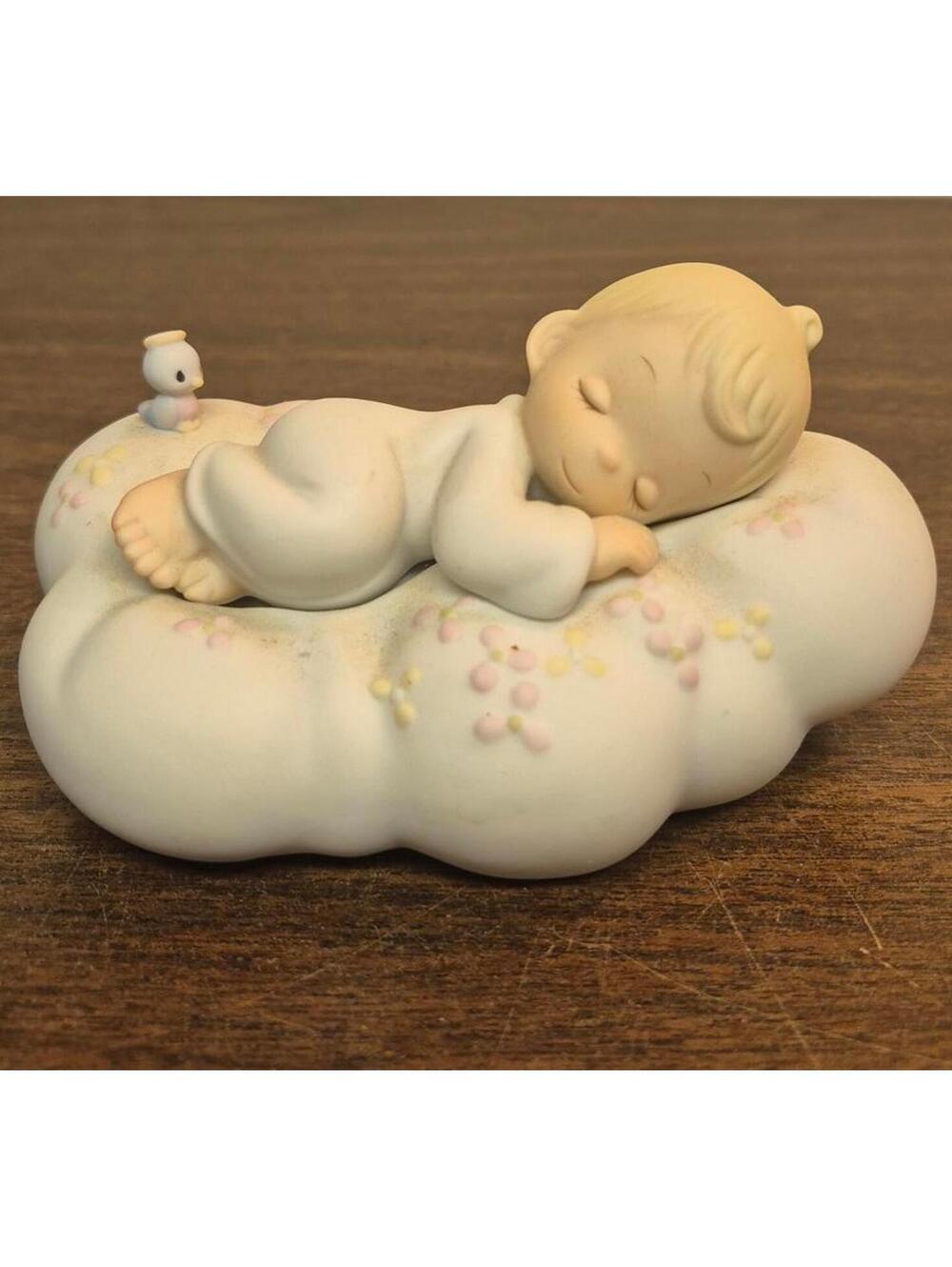 Precious Moments - Safe in the Arms of Jesus - Figurine